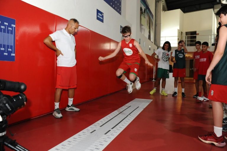 Karşıyaka Belediyesi’nden genç sporculara destek