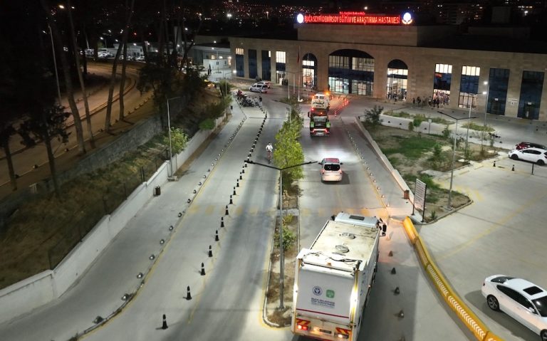 Buca’nın en büyük hastanesinde temizlik çalışması