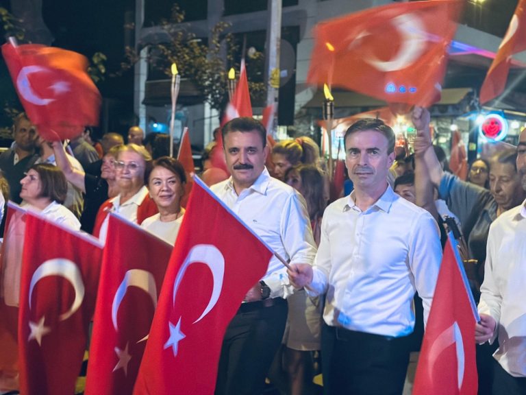 Dikili’nin kurtuluşu coşkuyla kutlandı