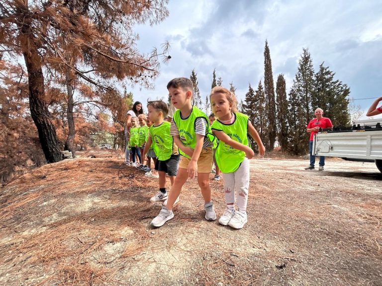 Çocuklar tohum toplarını doğayla buluşturdu