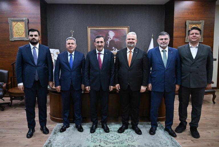 Cevdet Yılmaz’dan Menemen Belediyesi’ne ziyaret