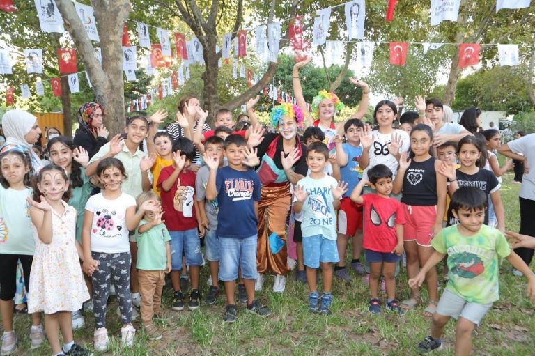 Bayraklı’da çocuklar şenlikte buluştu 