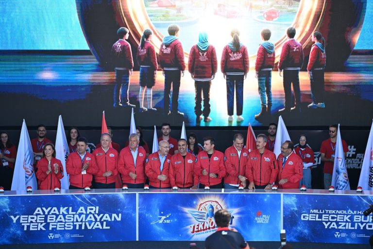 TEKNOFEST Adana, kapılarını ziyaretçilere açtı 