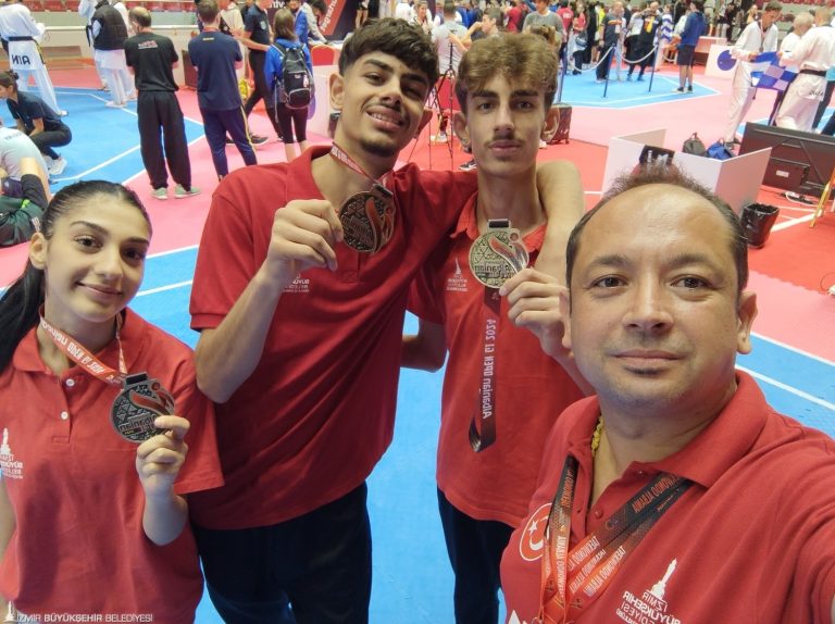 İzmir’in sporcuları kente madalyalarla döndü