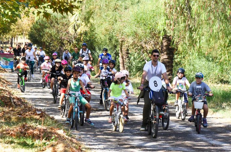 Pedallar yanan ormanlar için çevrildi