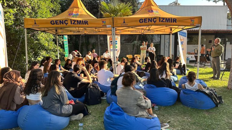 İzmirli gençlerin deneyim yolculuğu başladı 