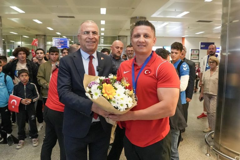 Güreşçi Oktay Kahraman dünya 3.’sü oldu