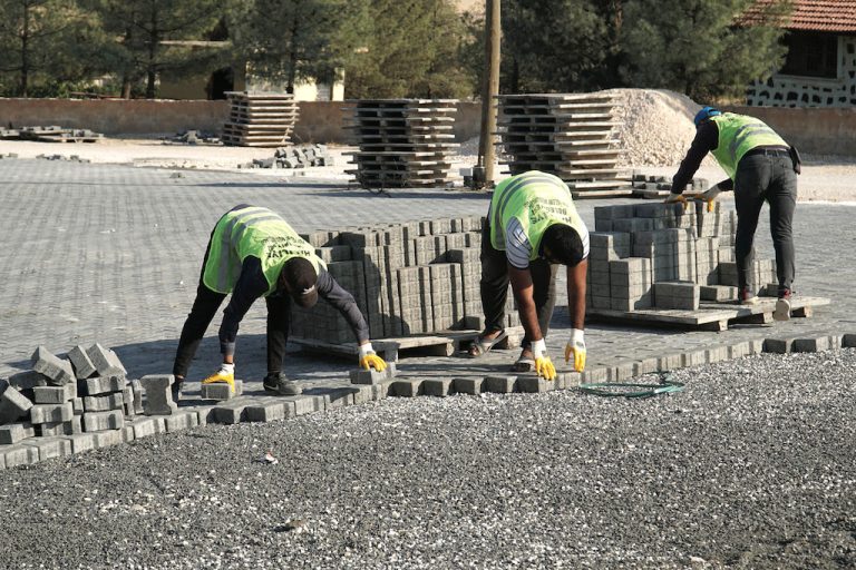 Solhan Belediyesi kilitli, beton parke yol yapım ve onarım işi yaptıracak