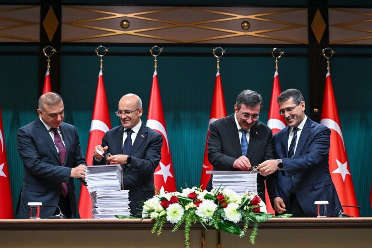 Savunma harcamalarına 913,9 milyar TL ödenek