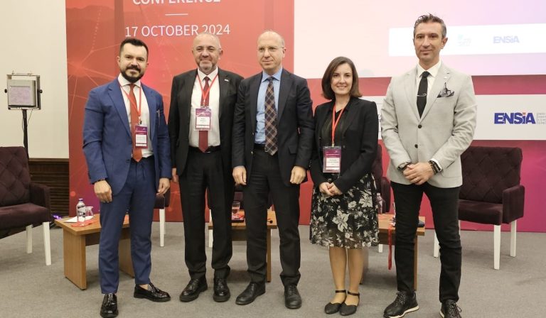 Yenilenebilir enerjinin yol haritası İzmir’de çizildi