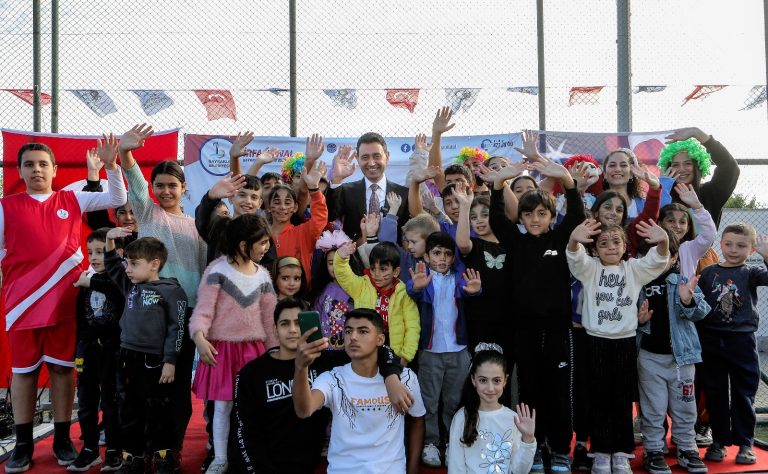 Bayraklı’da çocuklar mahalle şenliğinde buluştu 