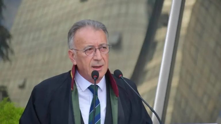 İzmir Barosu’nda Sefa Yılmaz güven tazeledi