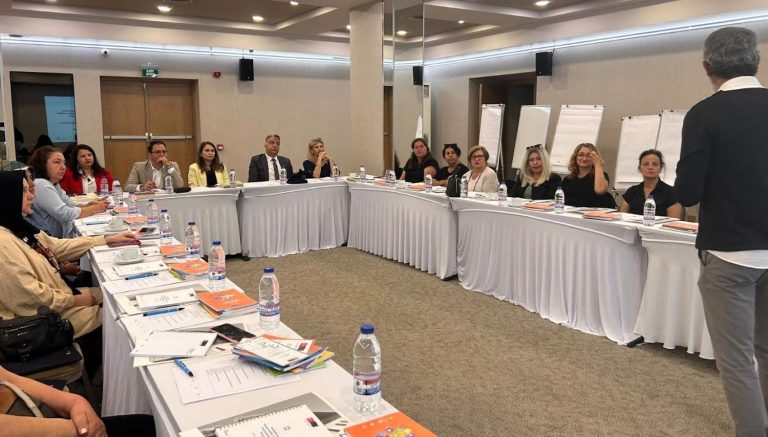 İzmirli kadınlara ‘kooperatifçilik’ eğitimi
