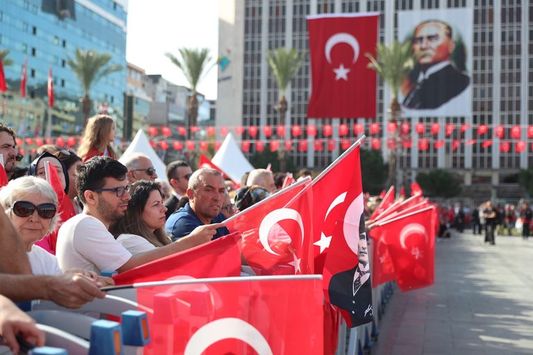 İzmir, Cumhuriyet’in 101. yılını coşkuyla kutlayacak
