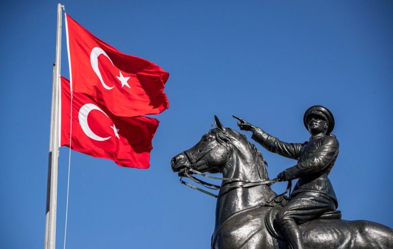 İzmir’de en büyük bayrama en görkemli kutlama