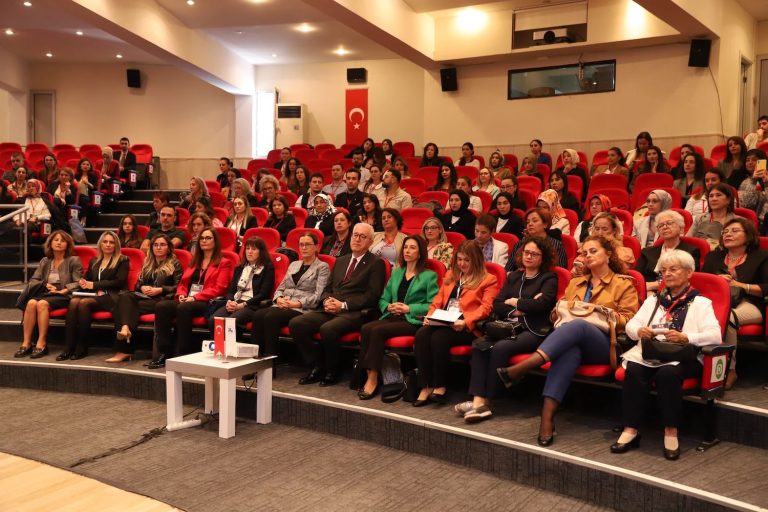 DEÜ’den Hemşirelik Temel Bakımı Kongresi