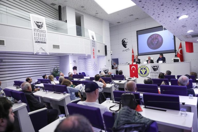 Cumhuriyet Paneli’nde Atatürk vurgusu