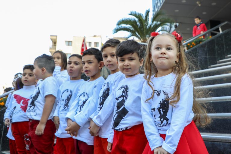 Bucalı minikler Cumhuriyet’in 101. yılını coşkuyla kutladı