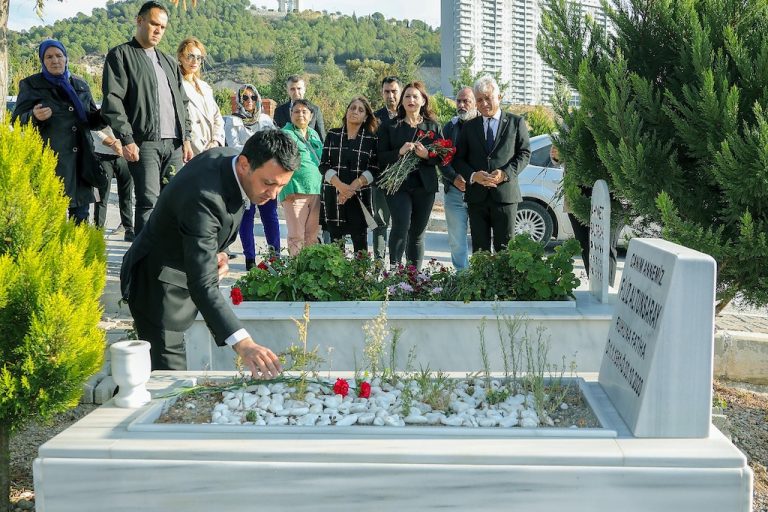 Bayraklı’da 30 Ekim depremi unutulmadı