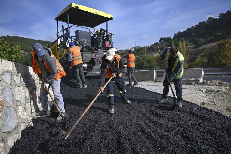 Bornova’da yol seferberliği