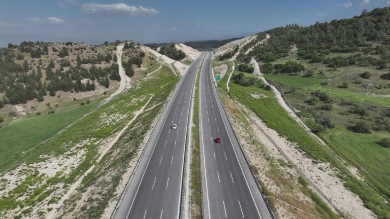 Aydın-Denizli Otoyolu’ndan 3 günde 22 bin araç geçti