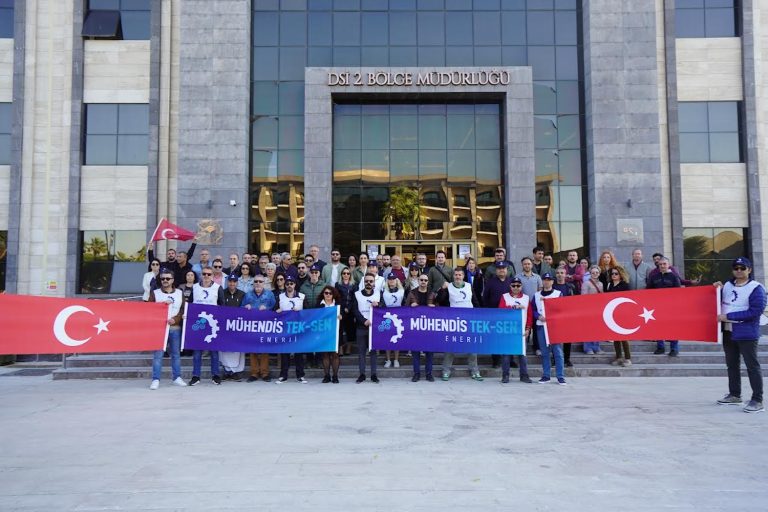 Mühendis TEK-SEN Enerji Sendikasından iş bırakma eylemi 