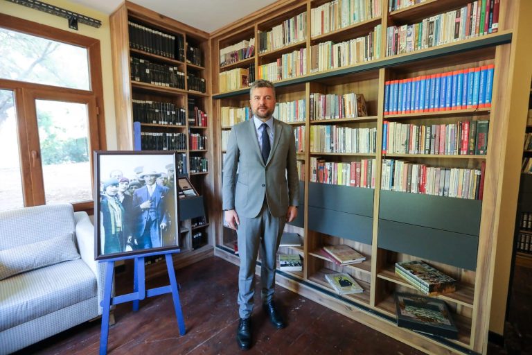 Buca Belediyesi’nden Cumhuriyet’in 101. yılına özel kütüphane