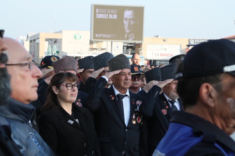 Urla’da saygı ve özlemle Atatürk’e vefa
