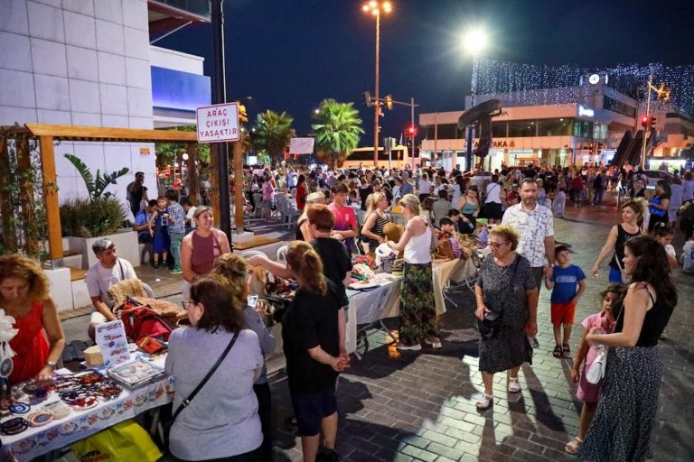 El emeği ürünler ‘Gece Pazarı’ ile kazanca dönüştü 