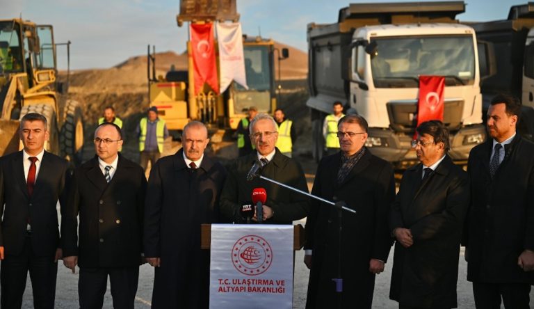 Uraloğlu: Van Çevre Yolu’muzu en kısa zamanda bitireceğiz