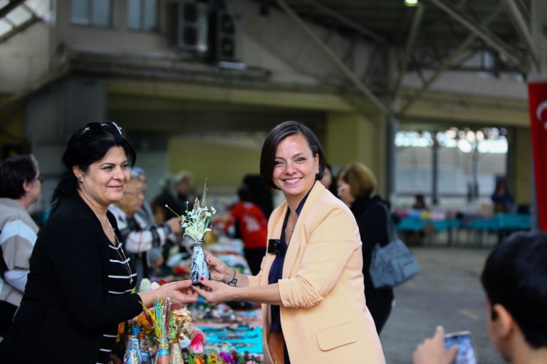 Karabağlar’da ‘Kadın Emeği Pazarı’ açıldı