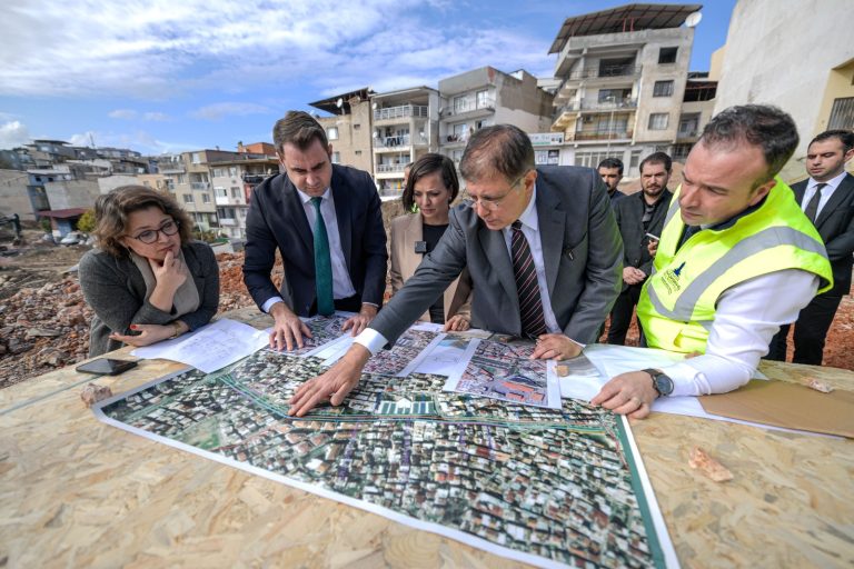 Karabağlar trafiğine 100 milyon TL’lik yatırım 