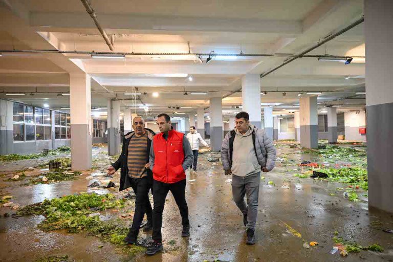 Başkan Eşki’den pazarcıya temizlik ve düzen tepkisi