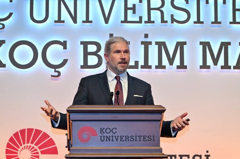 Rahmi Koç Bilim Madalyası’nın sahibi Prof. Dr. Mete Atatüre oldu