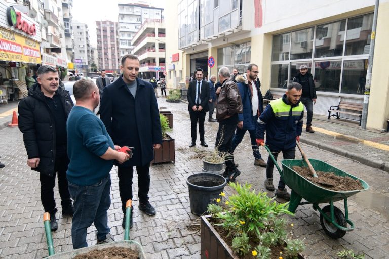 Bornova Merkez Pazaryeri’nde trafik sorunu çözülüyor