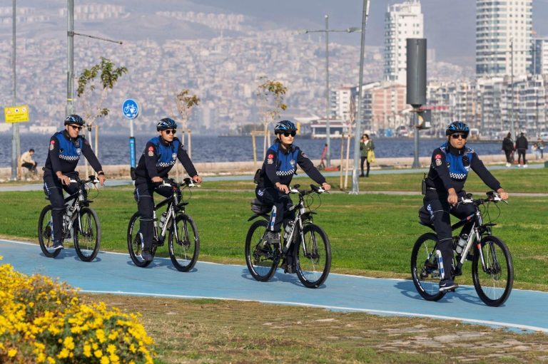 Bisikletli zabıtalardan çevre denetimi
