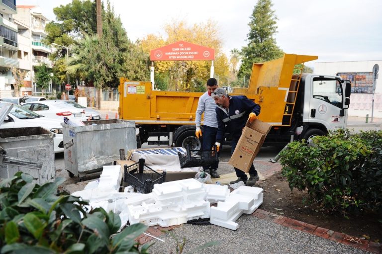 Karşıyaka’da çevre ve görüntü kirliliğine geçit yok