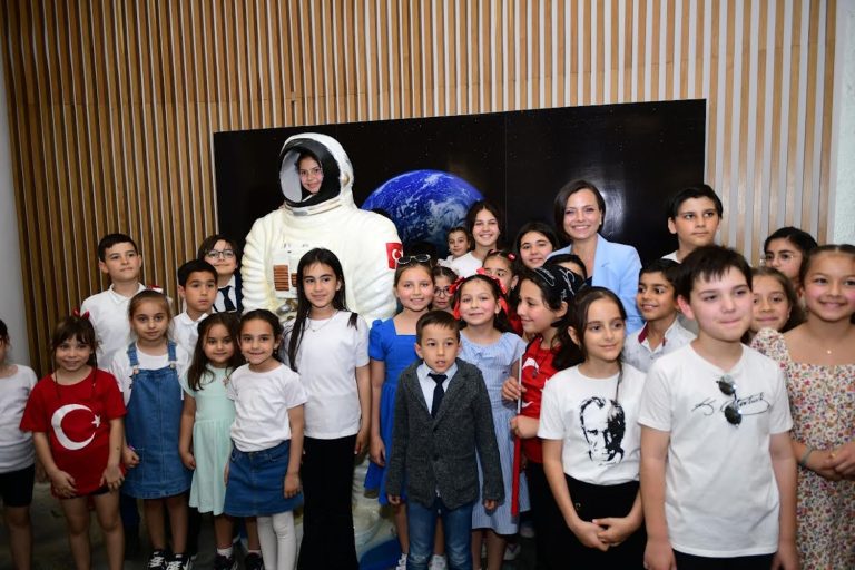 Karabağlar’da çocuklar uzaydaki astronotla buluşacak