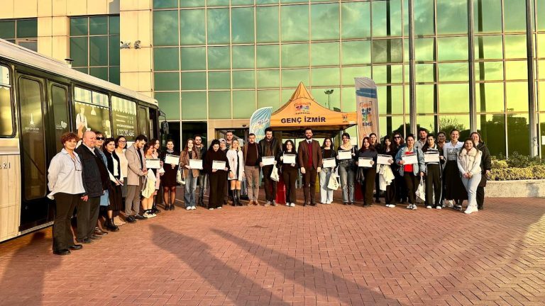 İzmirli gençlere ücretsiz atölyeler