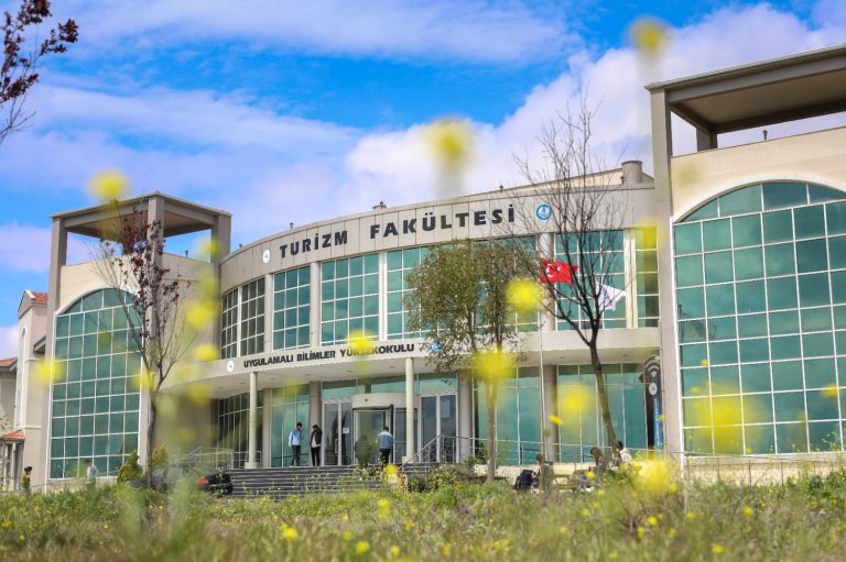 DEÜ, turizm yöneticileri yetiştirecek 7 pilot okuldan biri oldu