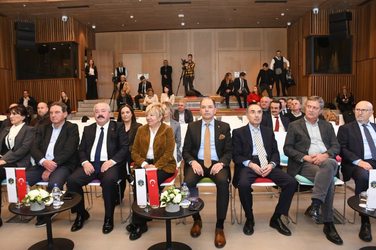 “Ekonomimizin tansiyonu olan cari açık hızla daralıyor”