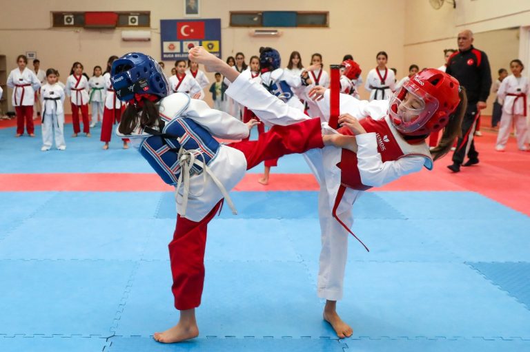 Buca Belediyesi’nin kış spor kurslarına büyük ilgi