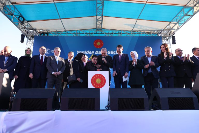 ‘Yeniden daha güçlü Anadolu’ hızla inşa ediliyor