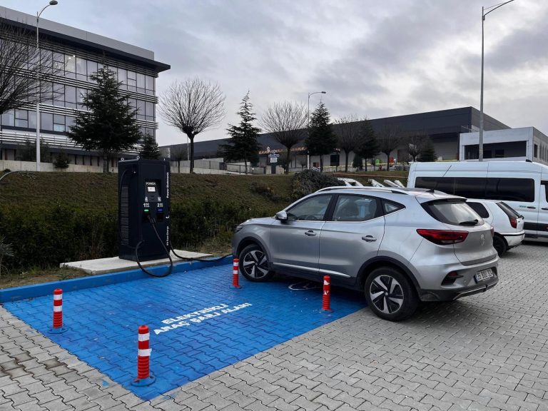 BAYOSB Elektrikli Araç Şarj İstasyonu büyük ilgi görüyor