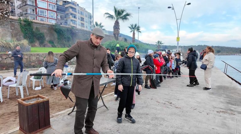 Başkan Eşki, çocuklara balık tutmayı öğretti