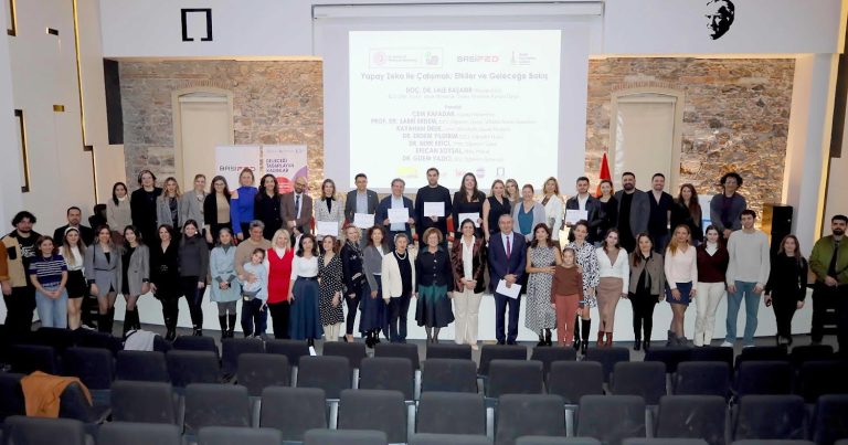 Yapay Zeka’nın dönüştürücü gücü İzmir’de konuşuldu