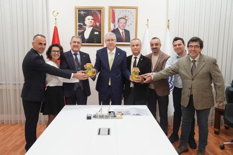 EÜ’de geliştirilen iki yeni biber çeşidine tescil 
