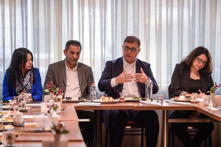 Tugay’dan Romanlara ‘Melek Yatırımcı’ önerisi