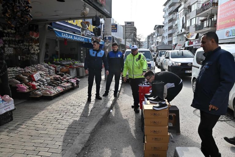 Karabağlar’da yol işgali yapanlara ceza 