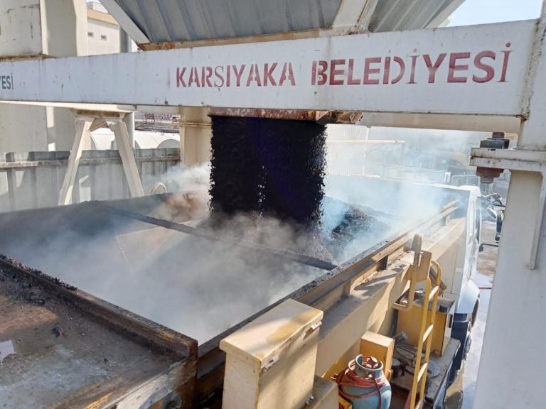 Şantiyede üretiliyor, sokaklar yenileniyor 